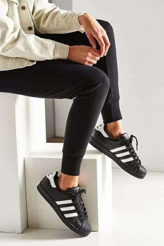 Giày Adidas SuperStar phiên bản đen cực ngầu